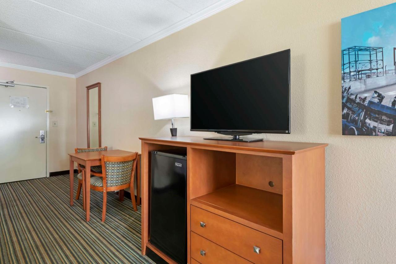 Best Western International Speedway Hotel Дейтона Бийч Екстериор снимка