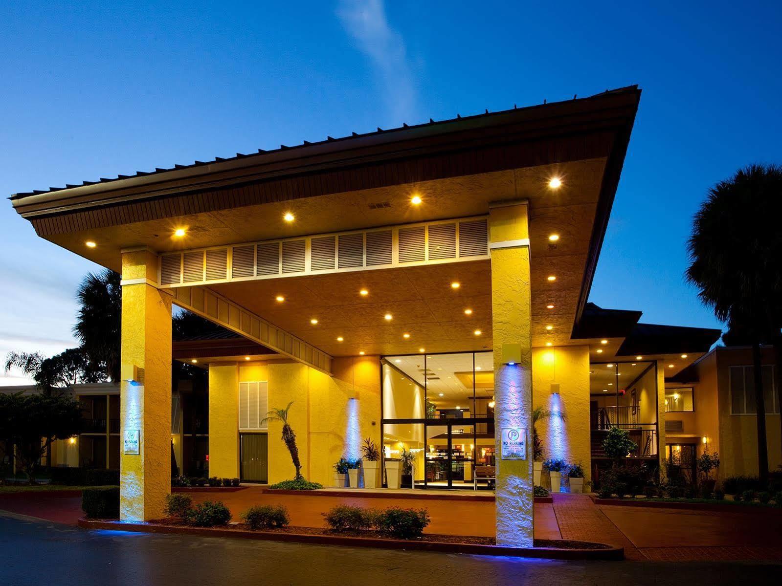 Best Western International Speedway Hotel Дейтона Бийч Екстериор снимка